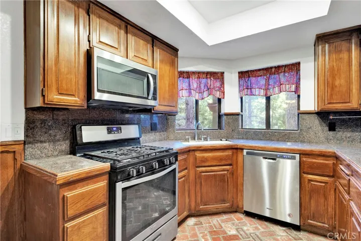 27476 White Fir Drive, Lake Arrowhead, California 92352
