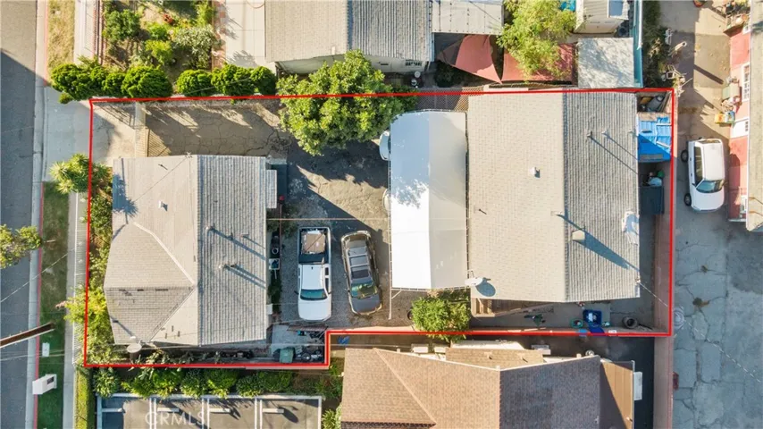 AERIAL VIEW OF 2 UNITS ON 1 LARGE LOT