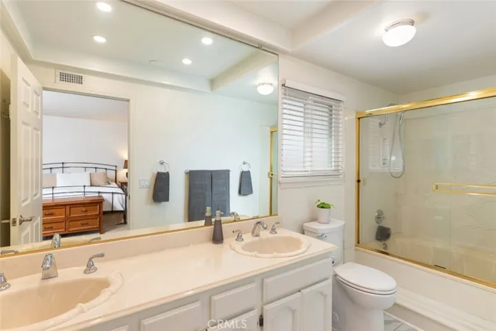19585 Shadow Glen Circle, Northridge, California 91326