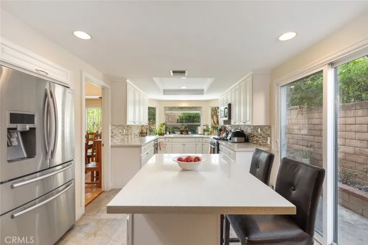 19585 Shadow Glen Circle, Northridge, California 91326