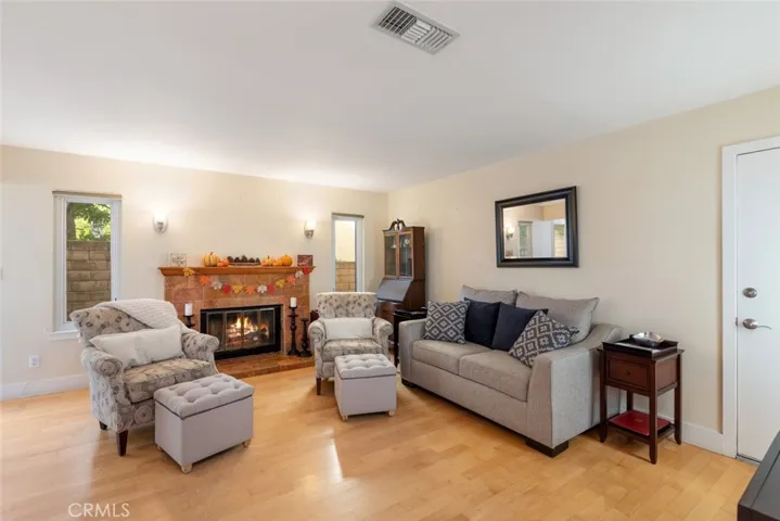19585 Shadow Glen Circle, Northridge, California 91326