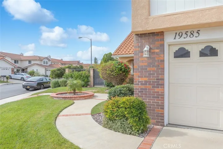 19585 Shadow Glen Circle, Northridge, California 91326