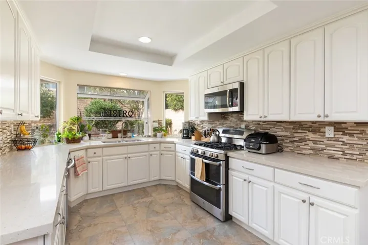 19585 Shadow Glen Circle, Northridge, California 91326