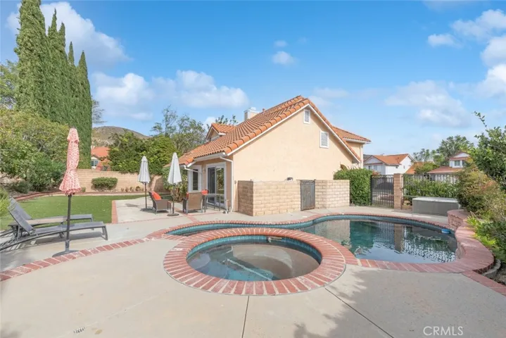 19585 Shadow Glen Circle, Northridge, California 91326