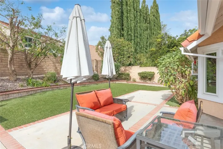 19585 Shadow Glen Circle, Northridge, California 91326