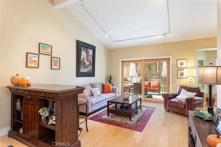 19585 Shadow Glen Circle, Northridge, California 91326