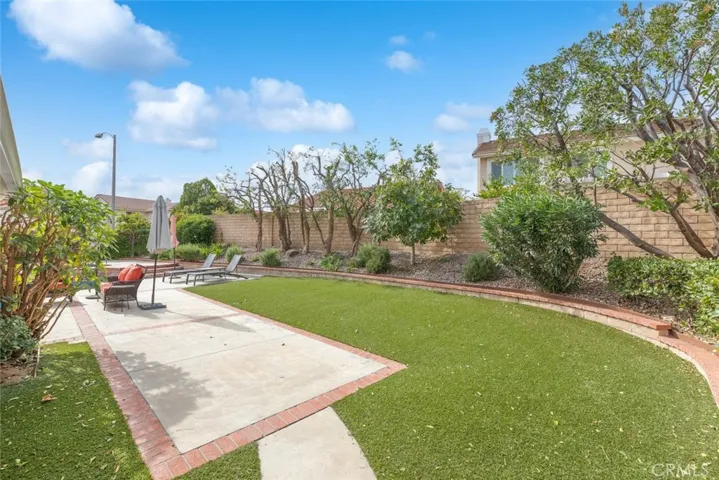 19585 Shadow Glen Circle, Northridge, California 91326