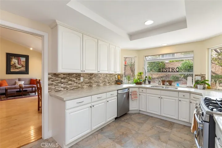 19585 Shadow Glen Circle, Northridge, California 91326