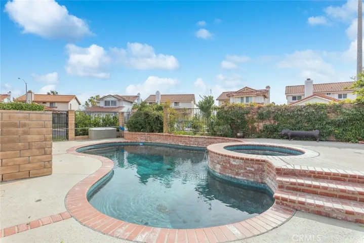 19585 Shadow Glen Circle, Northridge, California 91326