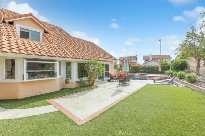 19585 Shadow Glen Circle, Northridge, California 91326