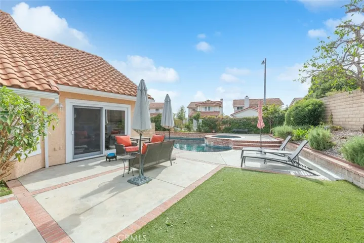 19585 Shadow Glen Circle, Northridge, California 91326
