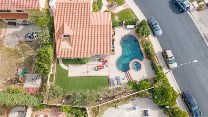 19585 Shadow Glen Circle, Northridge, California 91326