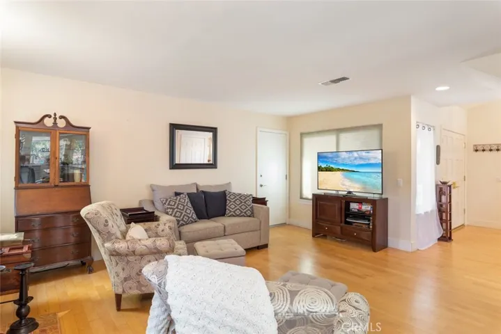 19585 Shadow Glen Circle, Northridge, California 91326