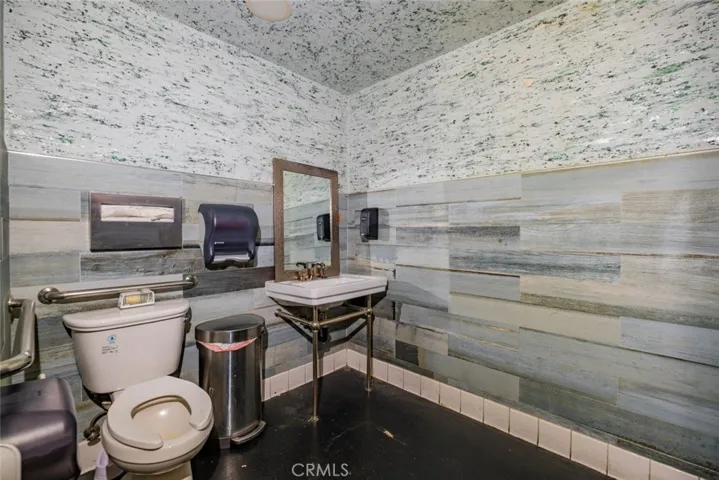 6024 Hazeltine Avenue, Van Nuys, California 91401