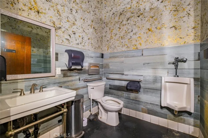 6024 Hazeltine Avenue, Van Nuys, California 91401