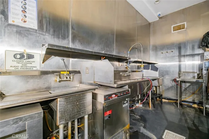 6024 Hazeltine Avenue, Van Nuys, California 91401