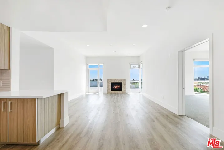 1232 N Kings Road Ph1, West Hollywood, California 90069