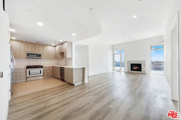 1232 N Kings Road Ph1, West Hollywood, California 90069