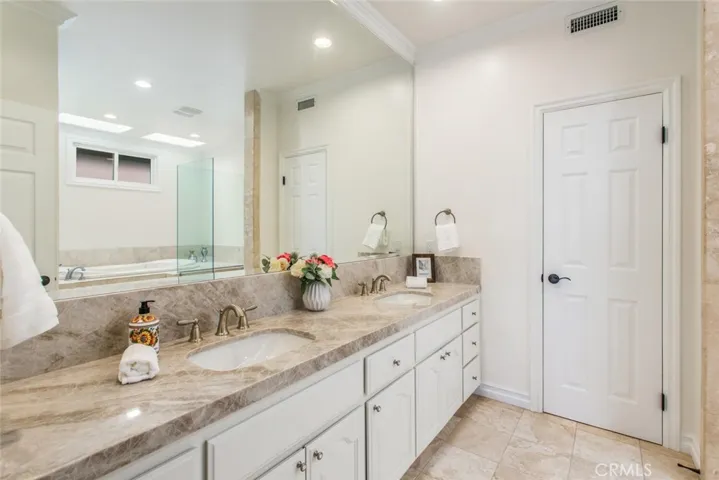 19 Rue Cannes, Newport Beach, California 92660