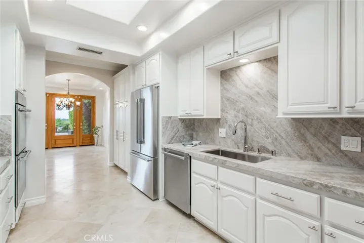 19 Rue Cannes, Newport Beach, California 92660