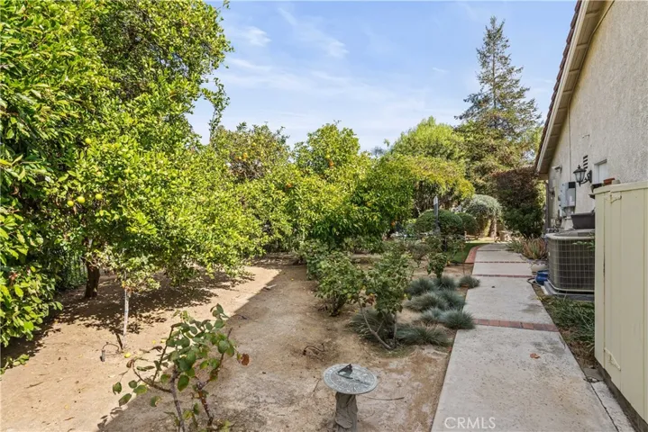 1695 La Mancha, Pomona, California 91768
