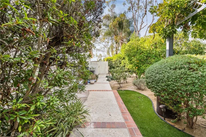 1695 La Mancha, Pomona, California 91768