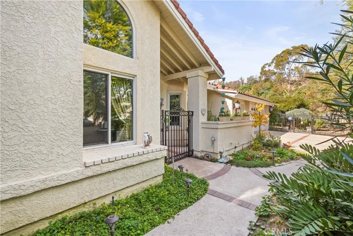 1695 La Mancha, Pomona, California 91768