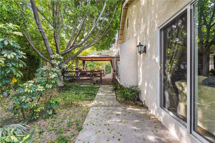 1695 La Mancha, Pomona, California 91768