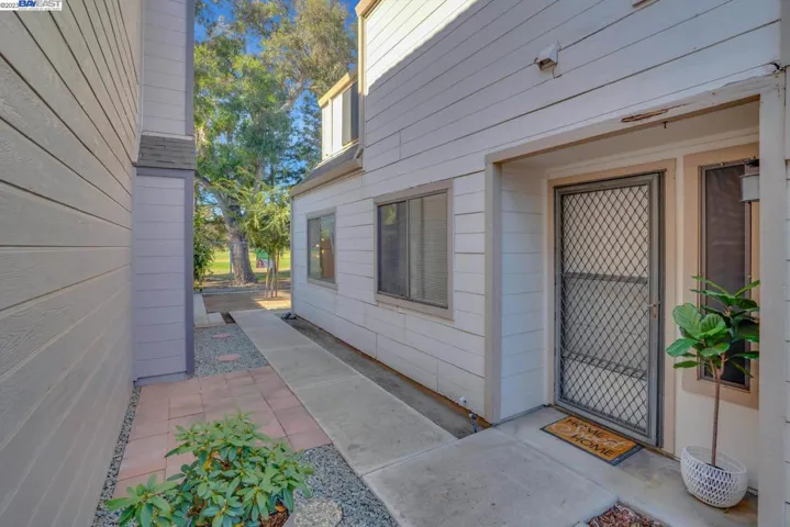 429 Golf Circle West, Manteca, California 95337