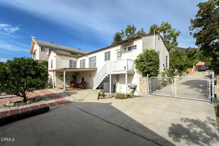 Stairs from kitchen to backyard