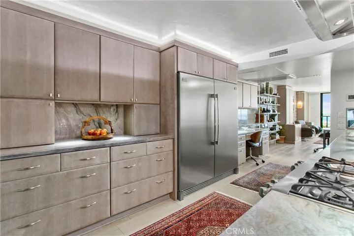 Beautiful kitchen with quartzite stone and stainless steel appliances