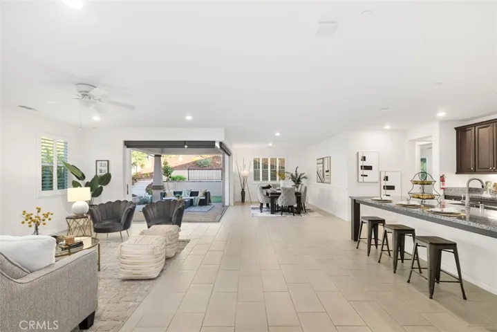 Area between Living room and Kitchen