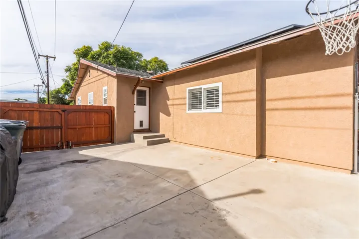20408 Hawaiian Avenue, Lakewood, California 90715