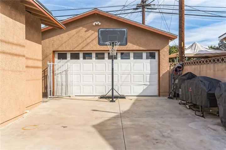20408 Hawaiian Avenue, Lakewood, California 90715