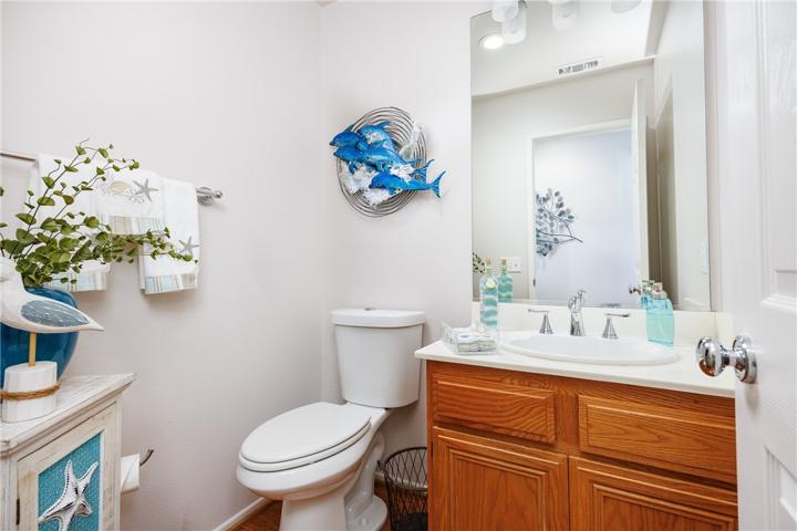 1/2 bath downstairs