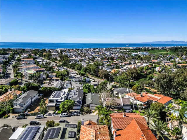Minutes to beach, downtown restaurants, shopping, LAX, and more