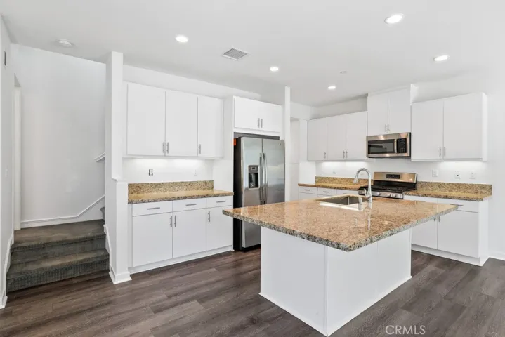 20 Savannah, Lake Forest, California 92630