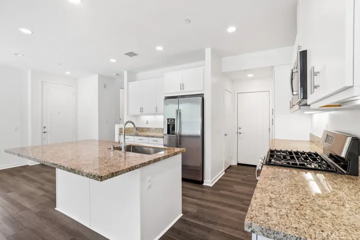 20 Savannah, Lake Forest, California 92630
