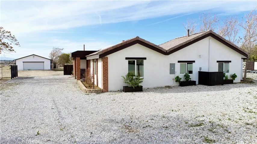 10212 Deep Creek Road, Apple Valley, California 92308
