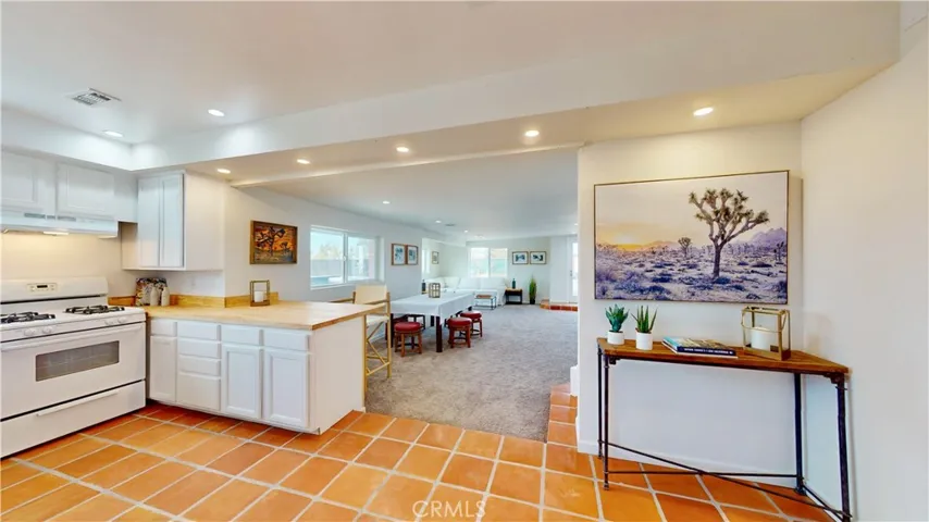 10212 Deep Creek Road, Apple Valley, California 92308