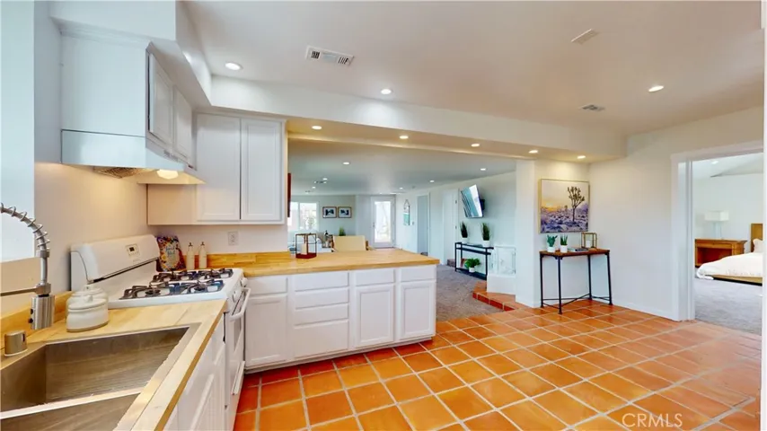 10212 Deep Creek Road, Apple Valley, California 92308