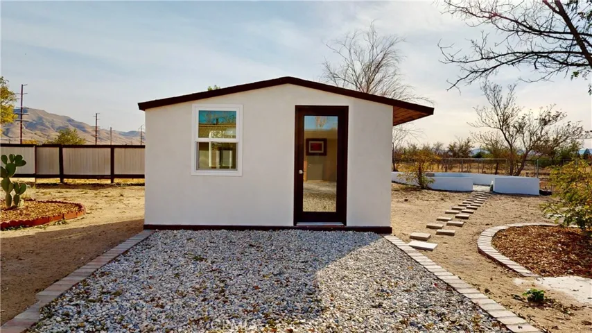 10212 Deep Creek Road, Apple Valley, California 92308