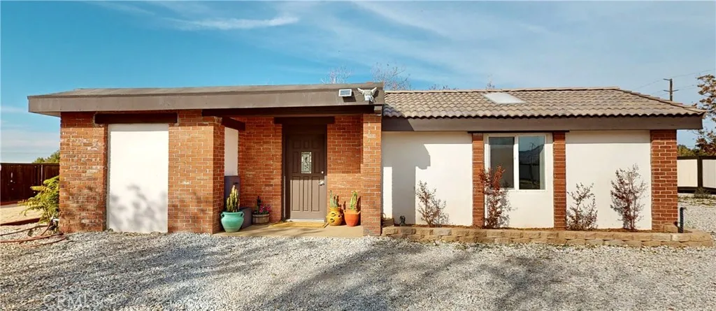 10212 Deep Creek Road, Apple Valley, California 92308