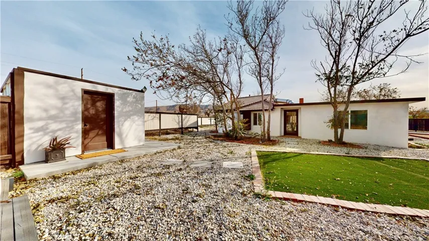 10212 Deep Creek Road, Apple Valley, California 92308