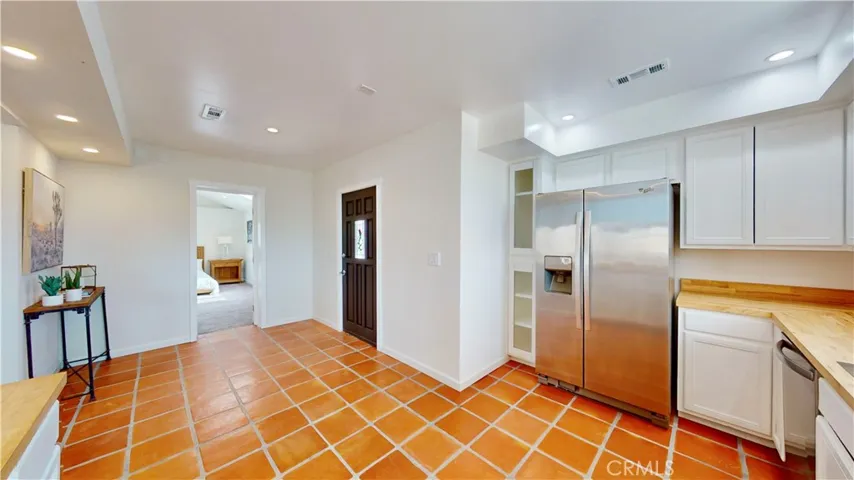 10212 Deep Creek Road, Apple Valley, California 92308