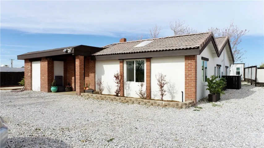 10212 Deep Creek Road, Apple Valley, California 92308