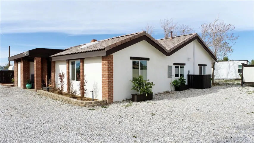 10212 Deep Creek Road, Apple Valley, California 92308