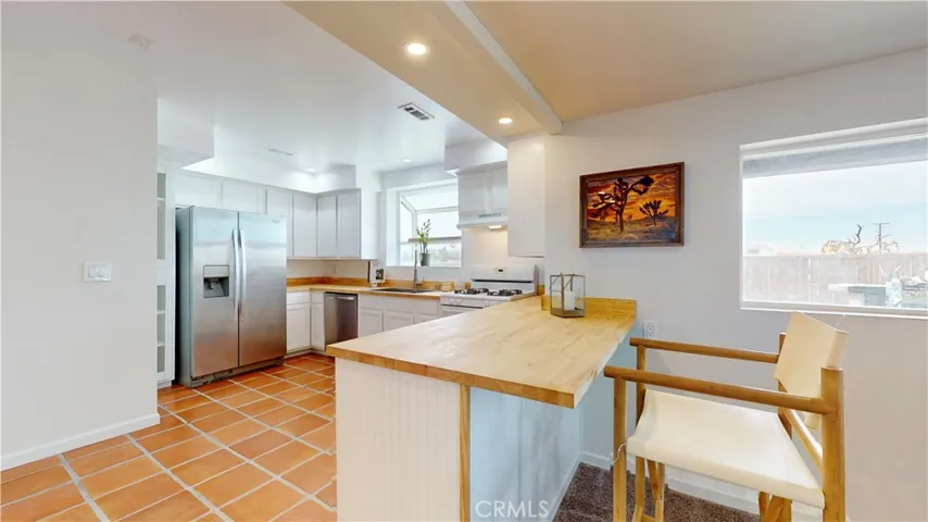 10212 Deep Creek Road, Apple Valley, California 92308