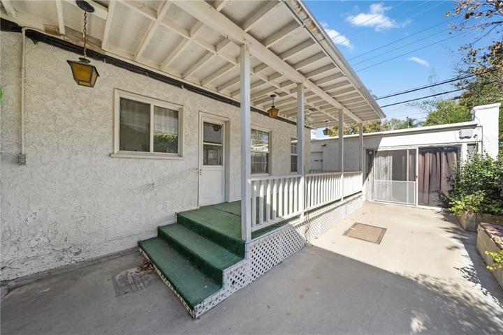WALKWAY TO BACK UNIT