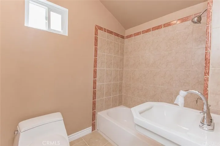 212 E 54th Street, Los Angeles, California 90011